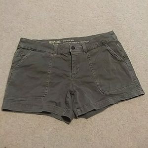 Mossimo Supply CO Mid-Rise Midi shorts